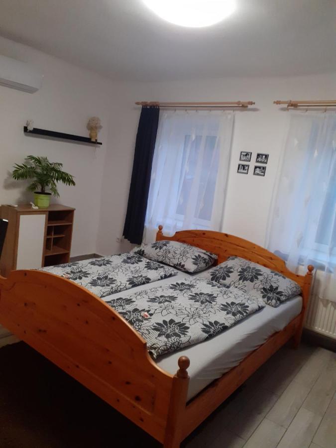 Oazis Apartman Sarospatak Luaran gambar