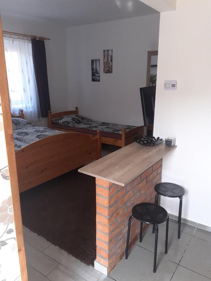 Oazis Apartman Sarospatak Luaran gambar