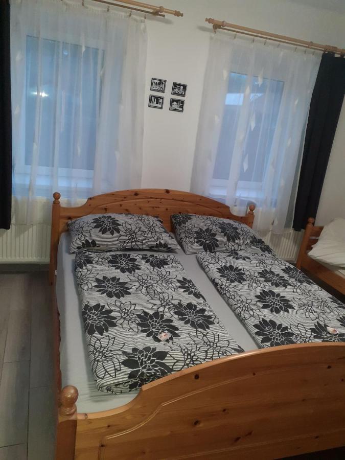Oazis Apartman Sarospatak Luaran gambar