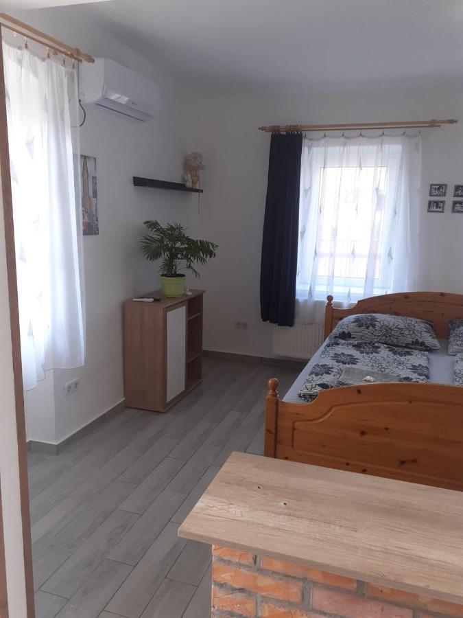 Oazis Apartman Sarospatak Luaran gambar