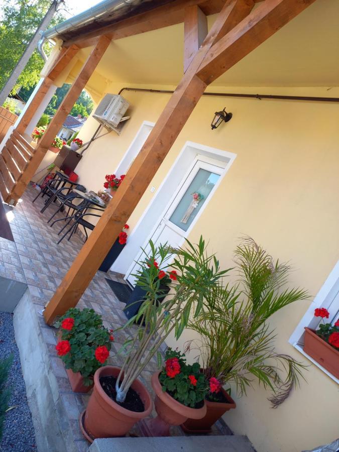 Oazis Apartman Sarospatak Luaran gambar