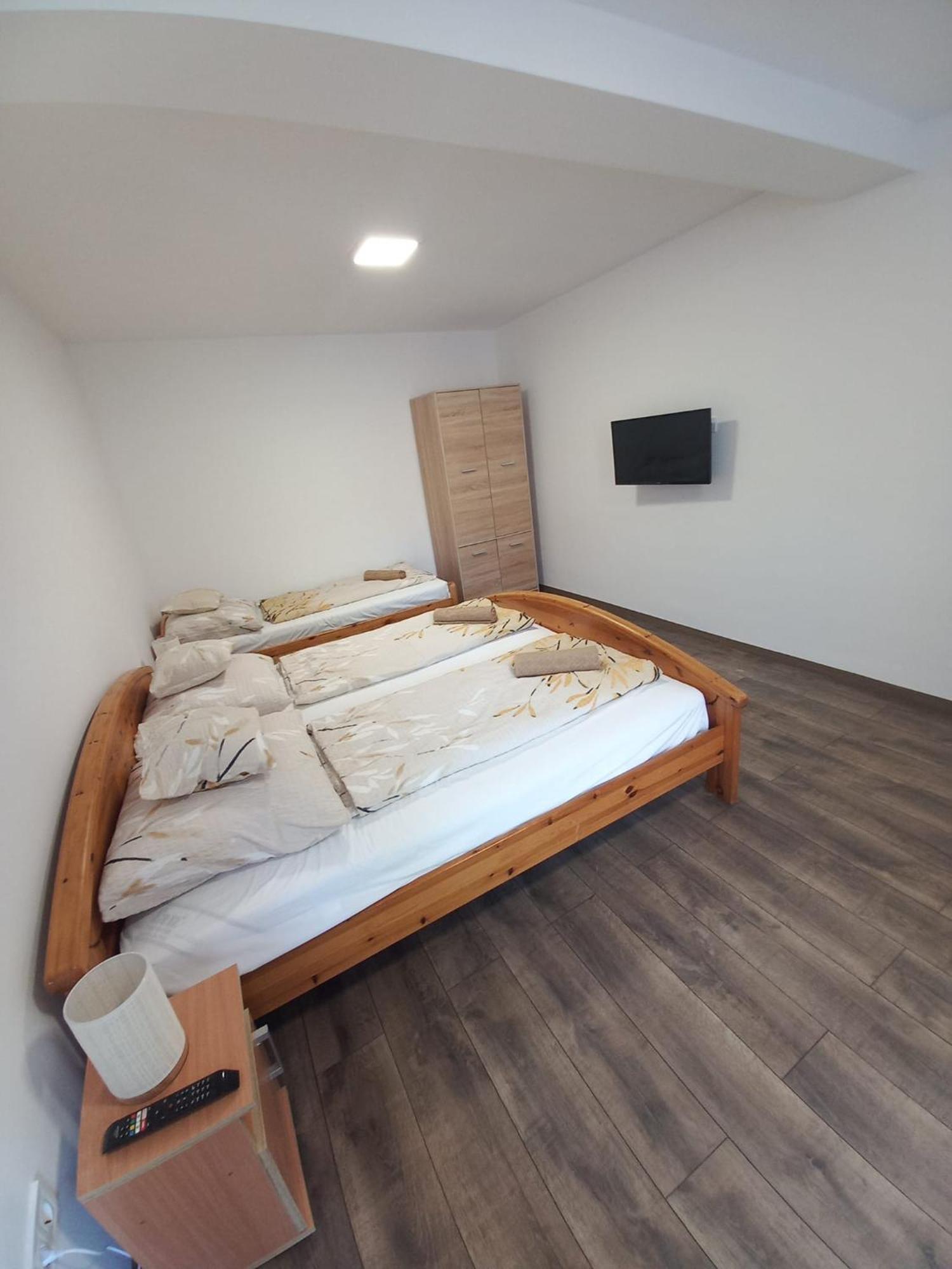 Oazis Apartman Sarospatak Luaran gambar