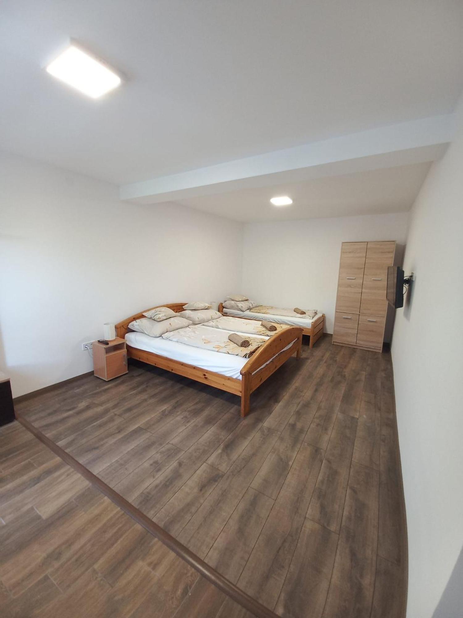 Oazis Apartman Sarospatak Luaran gambar