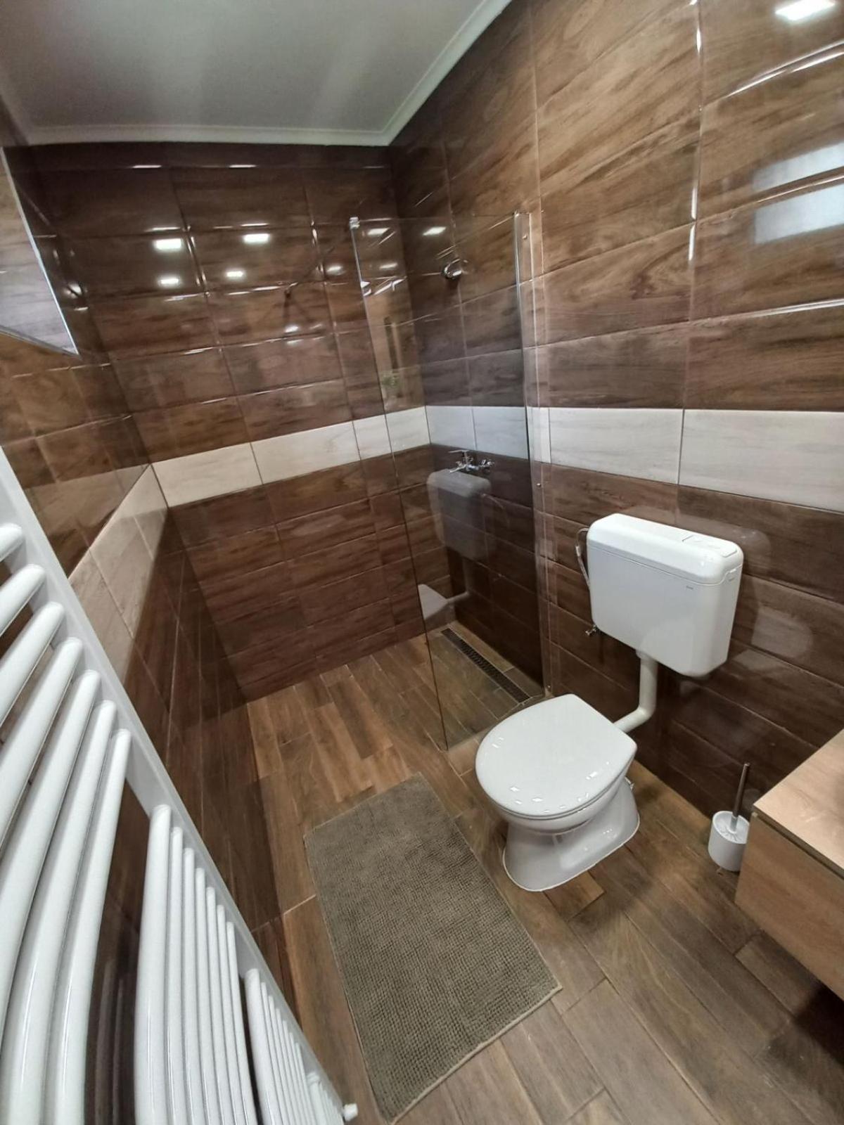 Oazis Apartman Sarospatak Luaran gambar
