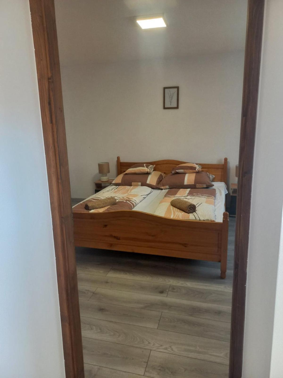 Oazis Apartman Sarospatak Luaran gambar