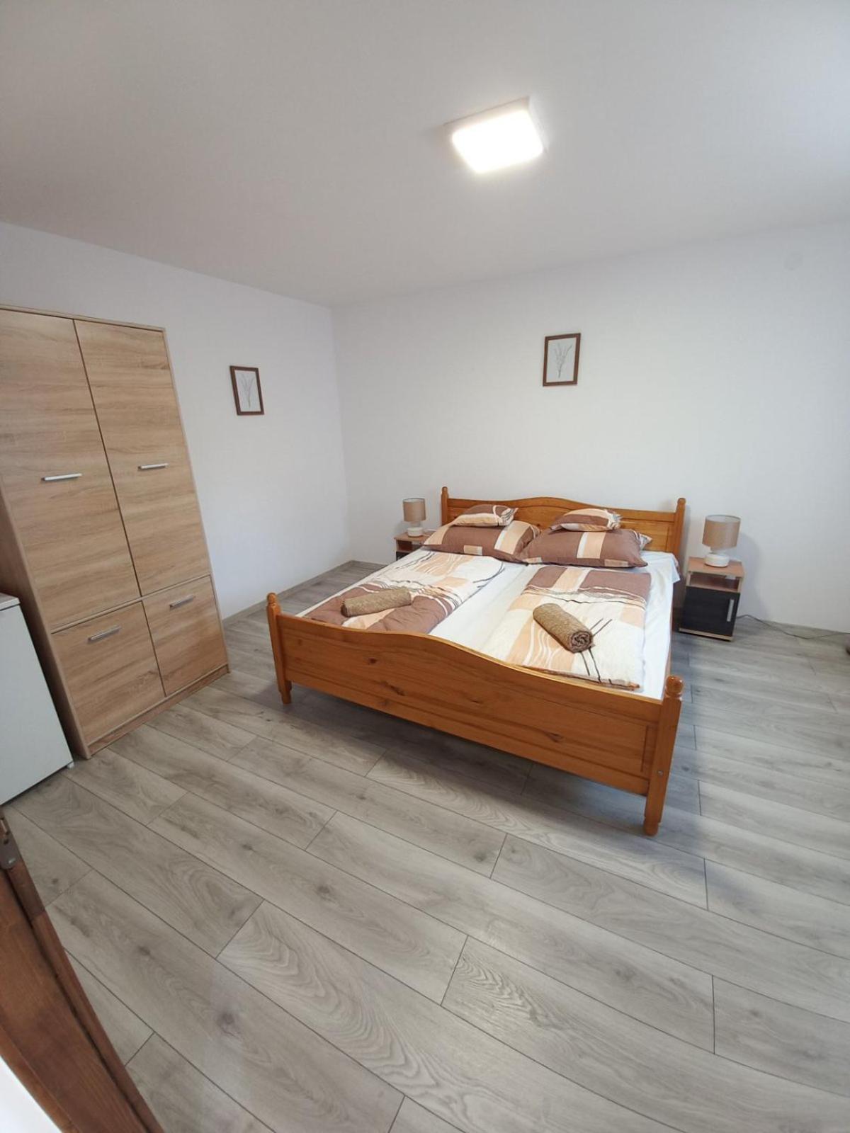 Oazis Apartman Sarospatak Luaran gambar