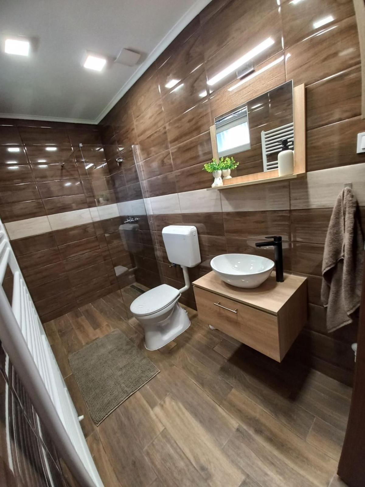 Oazis Apartman Sarospatak Luaran gambar